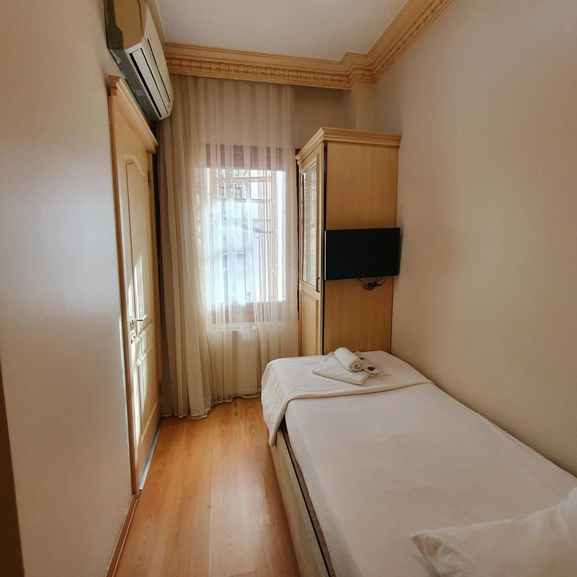 Felicity Hotel
